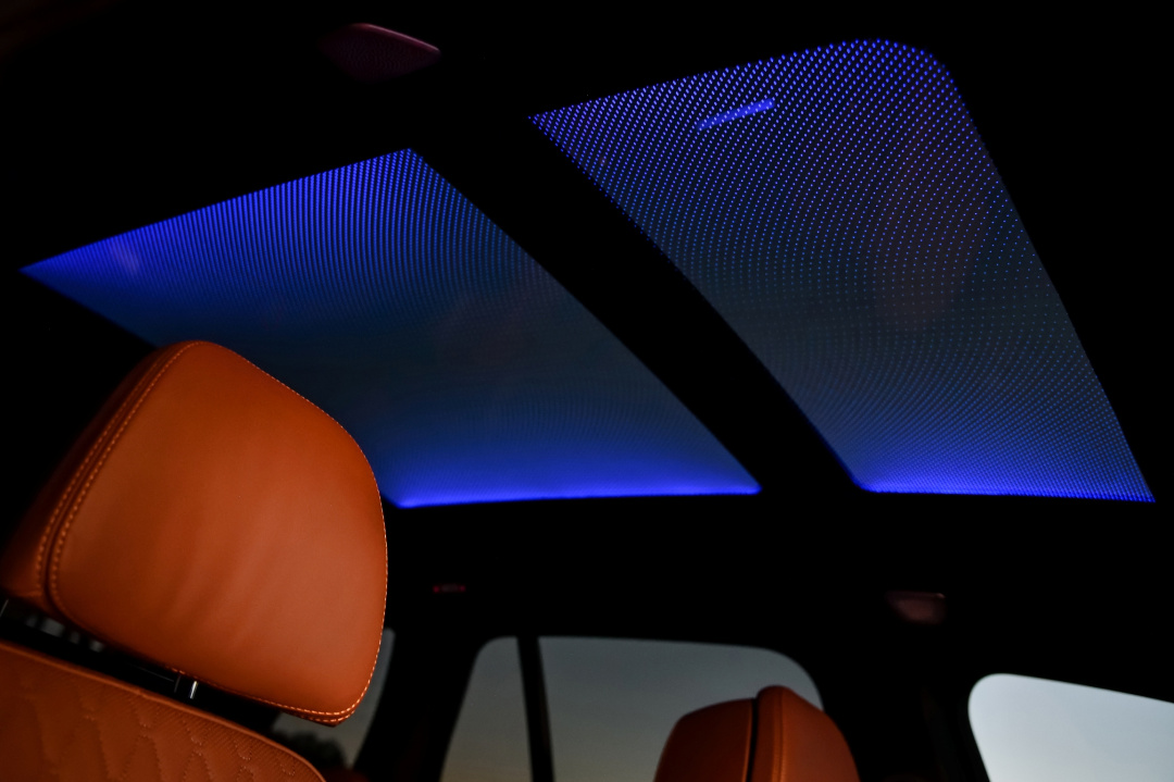 SMALL_[新聞照片十] 全新世代BMW X5搭載Sky Lounge全景電動玻璃天窗
